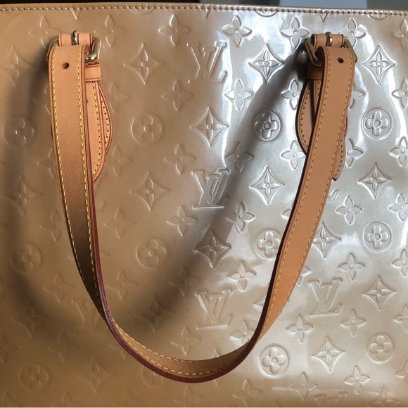 Louis Vuitton Brentwood Vernis Patent Leather, near excellent condition - Picture 12 of 14